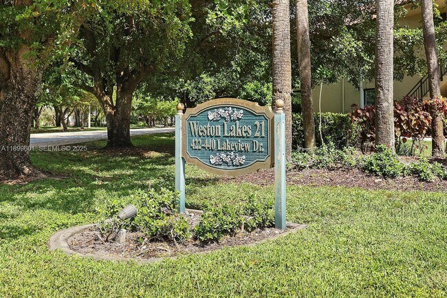 Foto del edificio - 428 Lakeview Dr