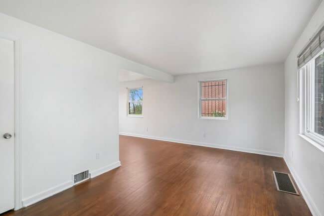 Building Photo - 5034 Ampere St