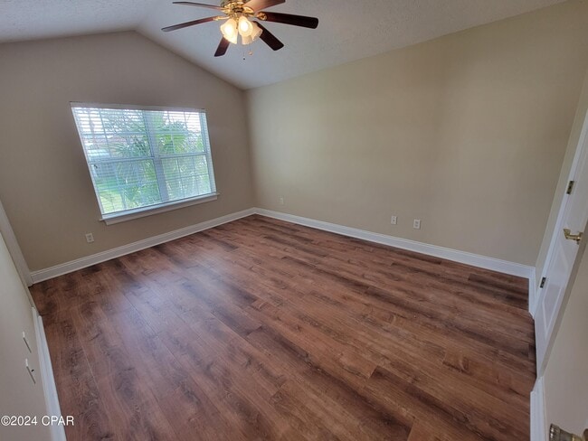 Building Photo - 207 Azalea St