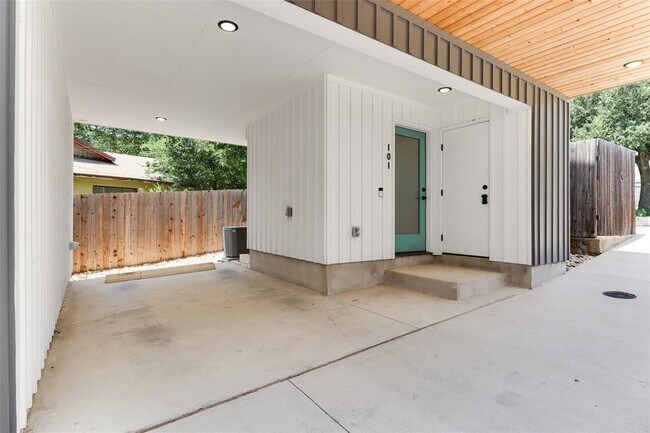 Building Photo - 913 Duncan Ln