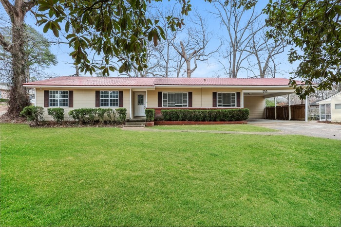 Primary Photo - 4 Bedroom, 2 Bath Oasis in Clinton, MS!