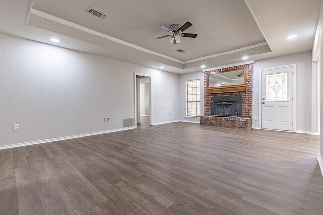 Building Photo - 512 Meadowbrook