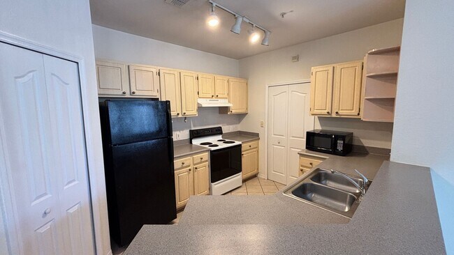 Foto del edificio - Gorgeous 2br/2ba 2nd Floor Visconti Condo!
