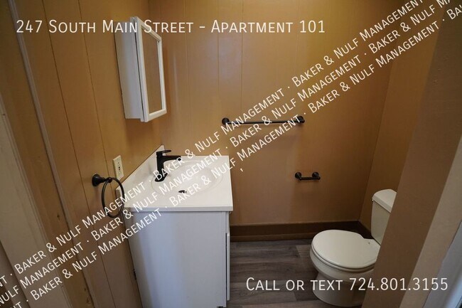 Building Photo - First Floor Apartment in Downtown Greensburg!