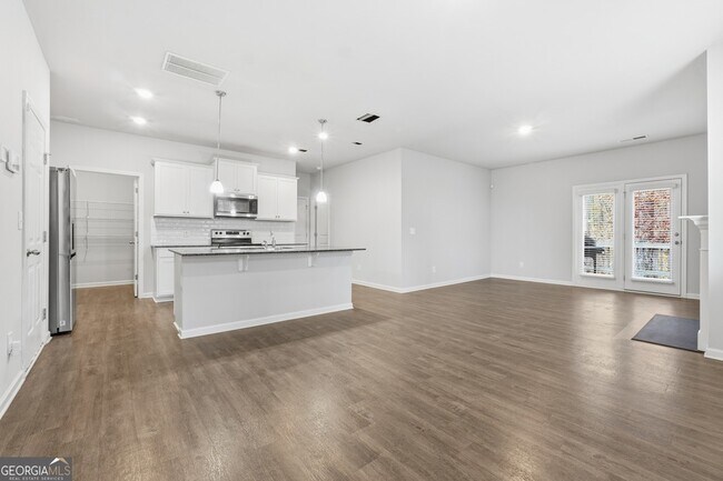 Foto del edificio - 6615 Bluffview Dr