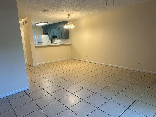 Foto del edificio - 2 Bed Townhouse in Central Pensacola