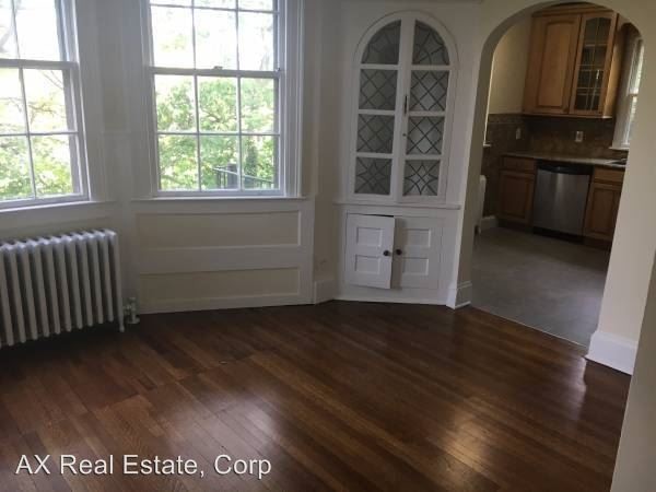 Primary Photo - 210 Drake Ave