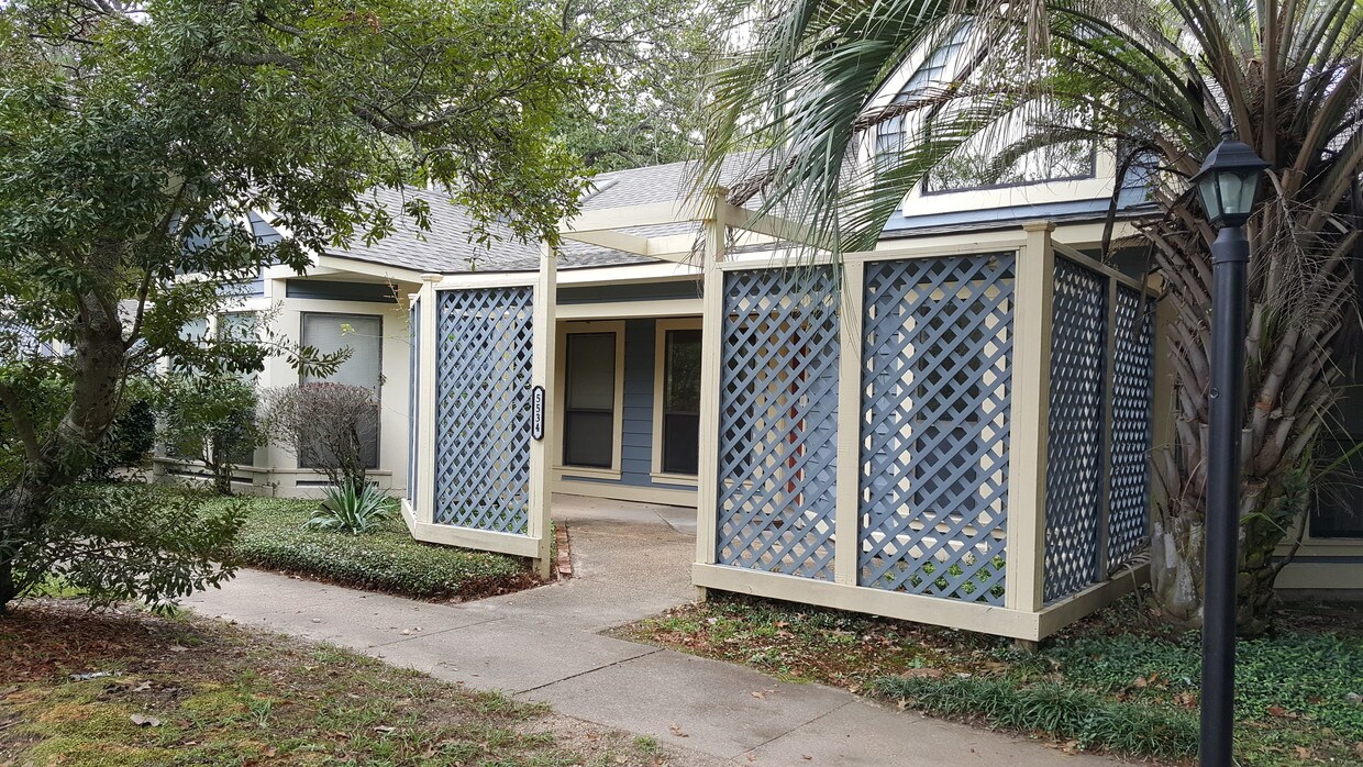 5534 Downing St, Alexandria, LA 71301 Condo for Rent in Alexandria