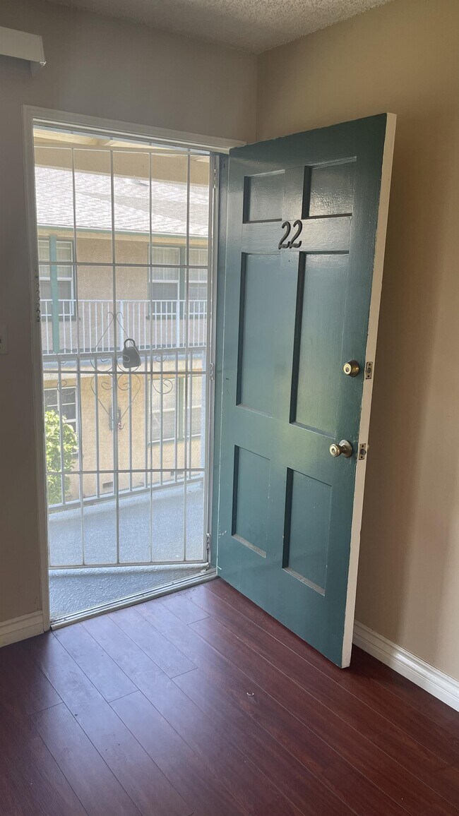 Foto del edificio - 410 S Sierra Madre Blvd