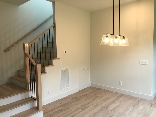 Foto del edificio - 720 Groves Park Rd