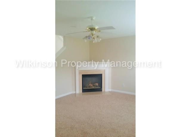 Building Photo - 1008 Meadowbrook Ln SW