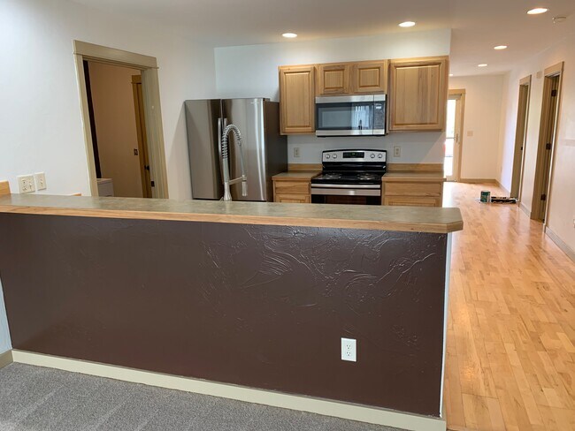 Kitchen - 774 Forestglen Dr