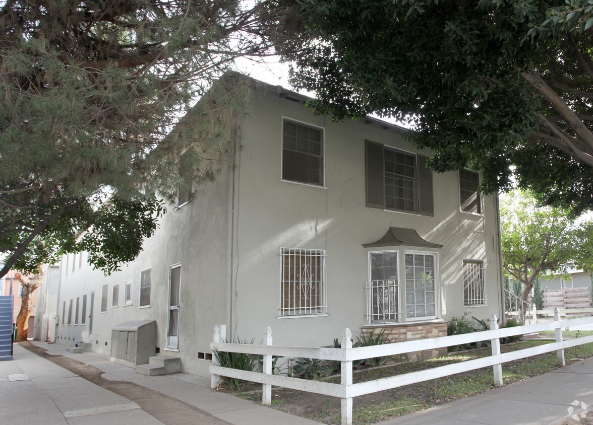 Building Photo - 800 Cherry Ave