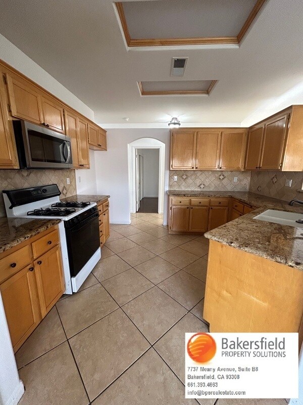 Building Photo - 5500 Cove Ct