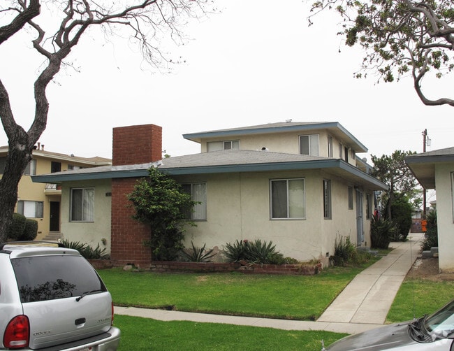 Building Photo - 2604 W El Segundo Blvd