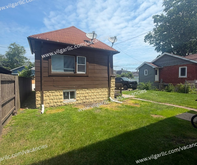 Building Photo - 1007 Becker St