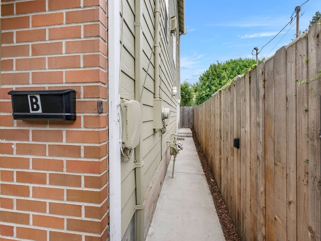 2115 SE TENINO, PORTLAND, OR 97202 Townhome Rentals in PORTLAND OR