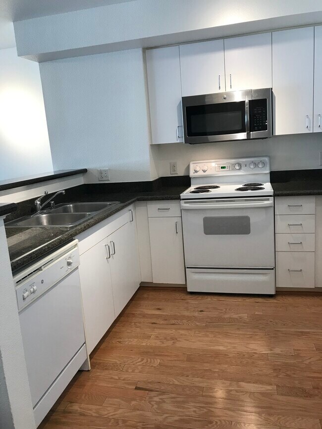 Building Photo - 8100 Oceanview Terrace, Unit 319