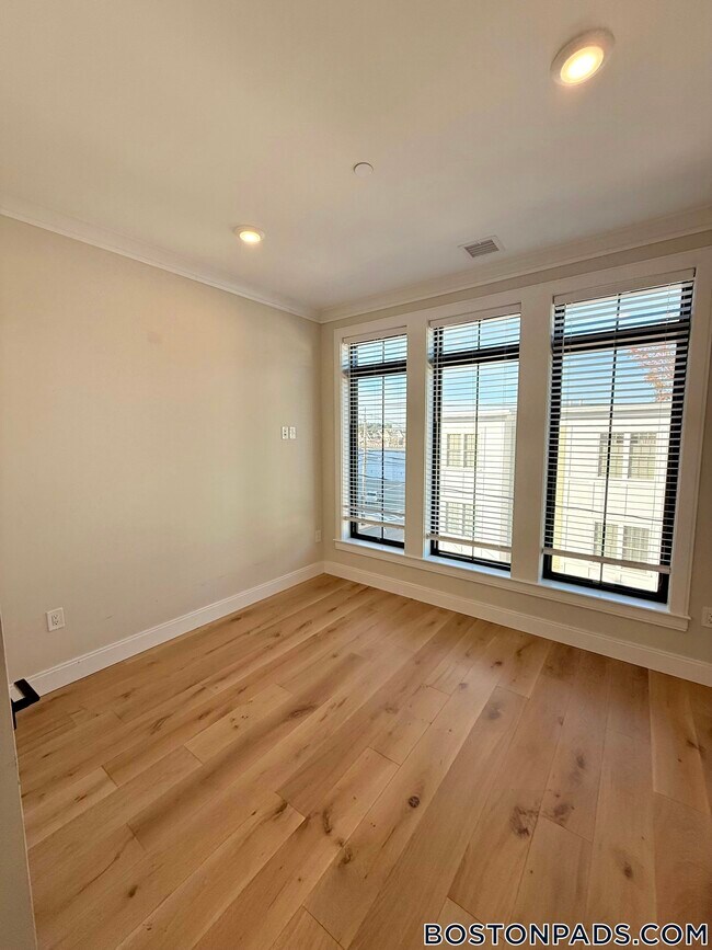 Foto del edificio - 157 Everett St