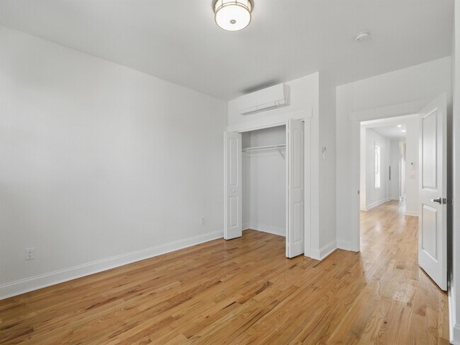 Foto del edificio - 18 Poplar St