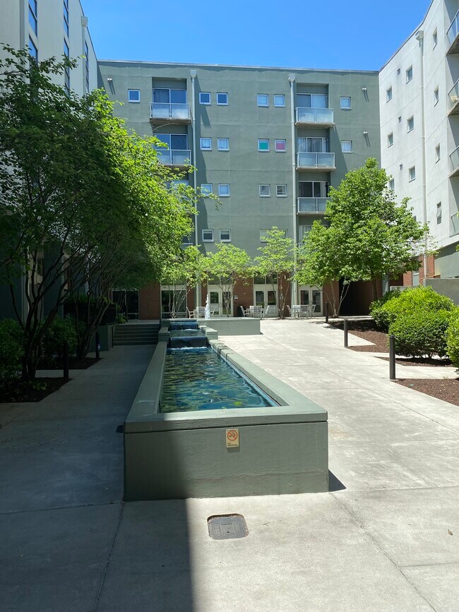Foto del edificio - 620 Glen Iris Dr NE