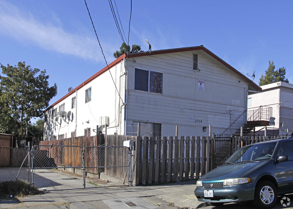 Building Photo - 2529 E 27th St
