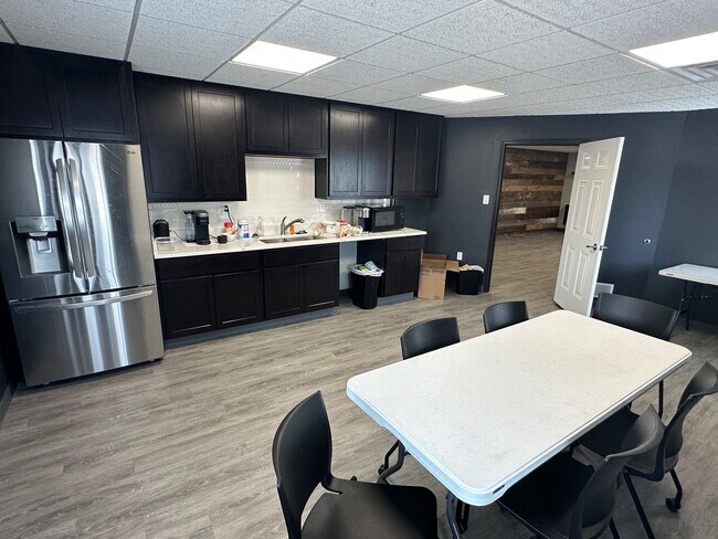 Foto del edificio - 1114 E Main St