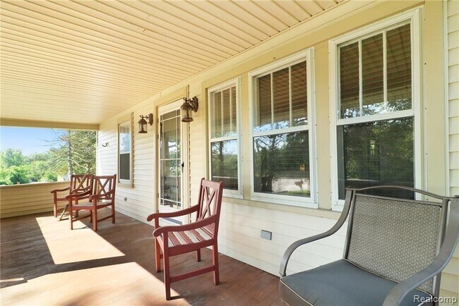 Foto del edificio - 15119 Northville Rd