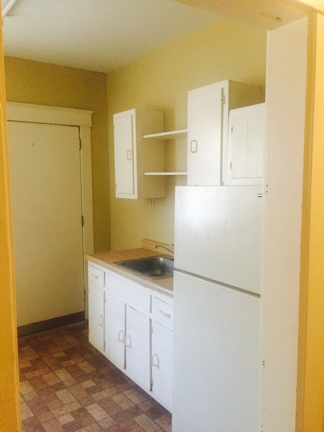 Building Photo - 1536 Tutwiler Ave