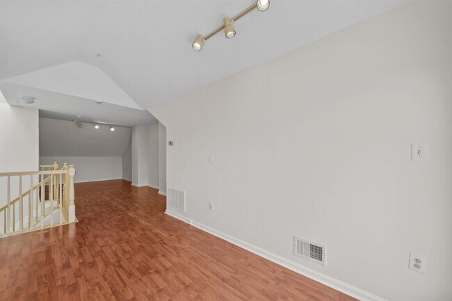 Foto del edificio - 490 Fulton Ct