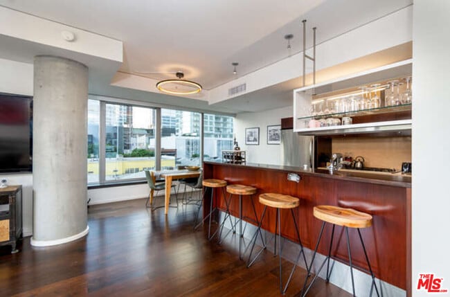 Foto del edificio - 1155 S Grand Ave