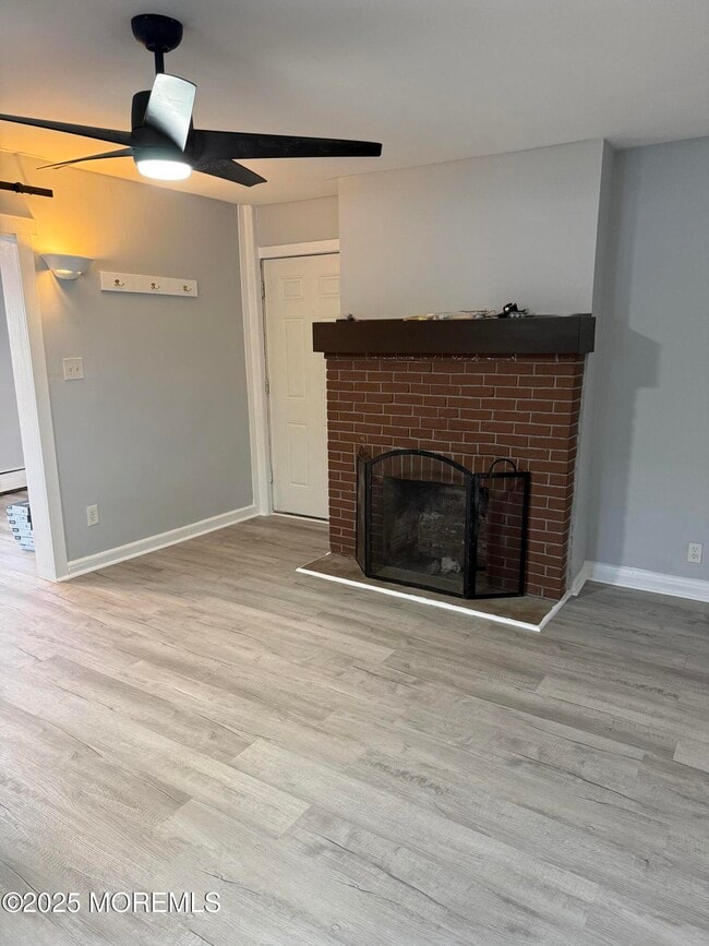 Building Photo - 79 Pine View Ave