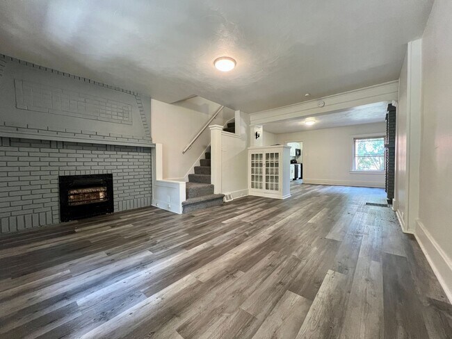 Foto del edificio - Charming Three Bedroom Townhouse in Squirr...