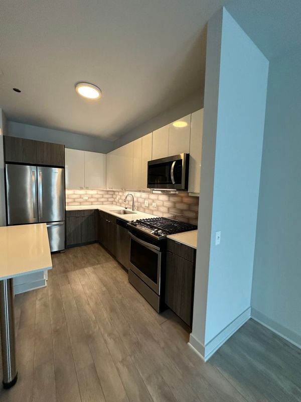 Foto del edificio - 1025 W Addison St