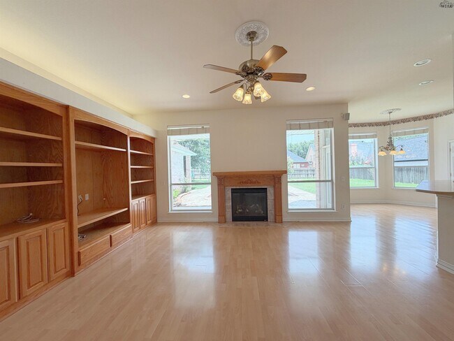 Building Photo - 4506 Hollow Ridge Dr