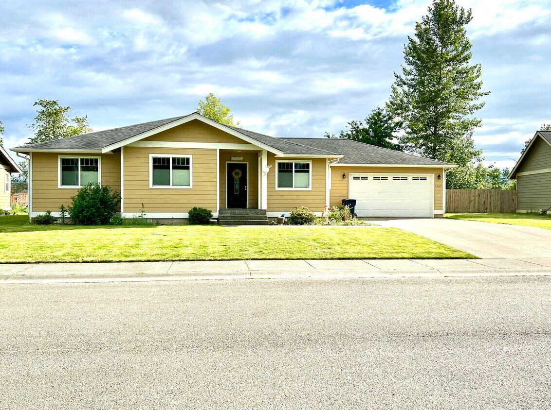 1465 Boon St, Sumas, WA 98295 House Rental in Sumas, WA