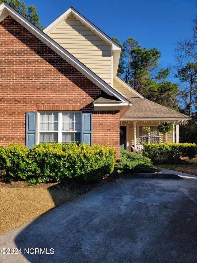 Primary Photo - 306 St Rosea Rd