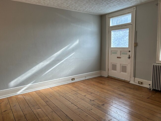 Foto del edificio - Cozy 2-Bedroom Home with Bonus Rooms in Lancaster - Private Backyard!