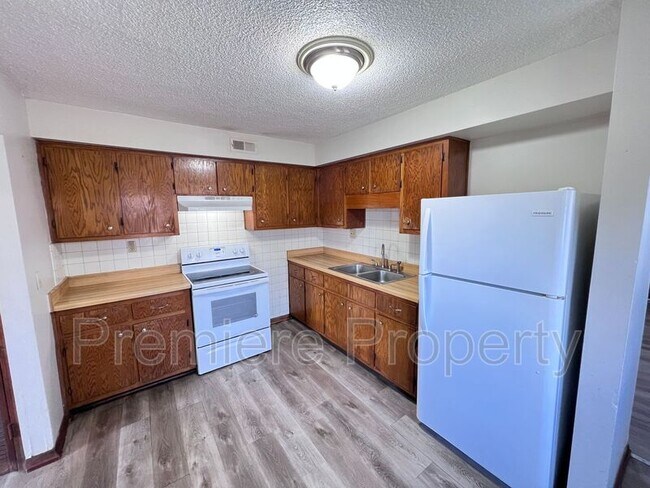 Building Photo - 1203 S 38th St