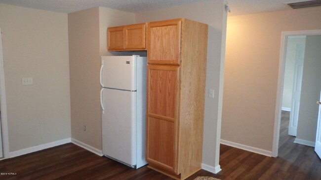 Building Photo - Adorable, well maintained 2 bedroom 2 bath...