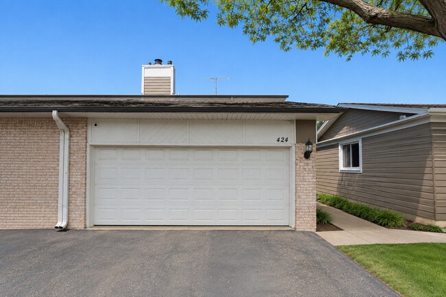 Building Photo - 424 Mallard Dr