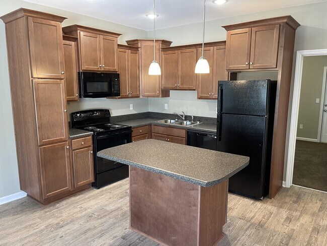 Building Photo - 2203 Cedarbrook Ct