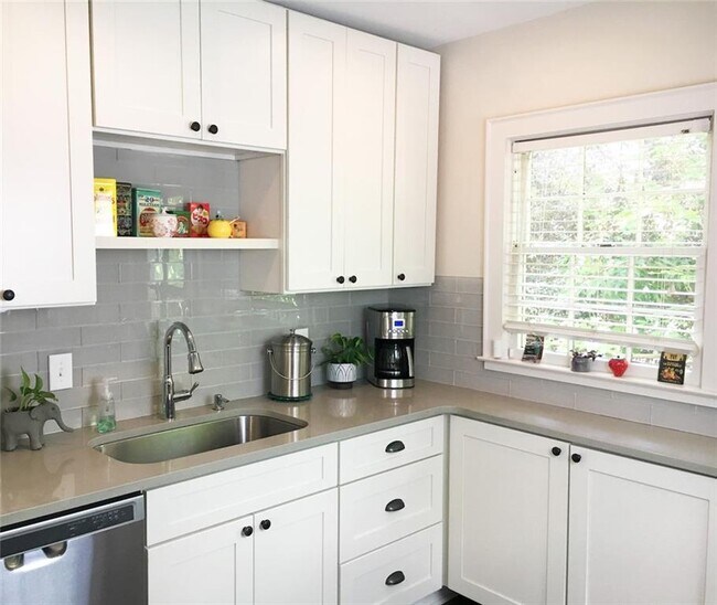 Foto del edificio - 934 Ormewood Ave SE