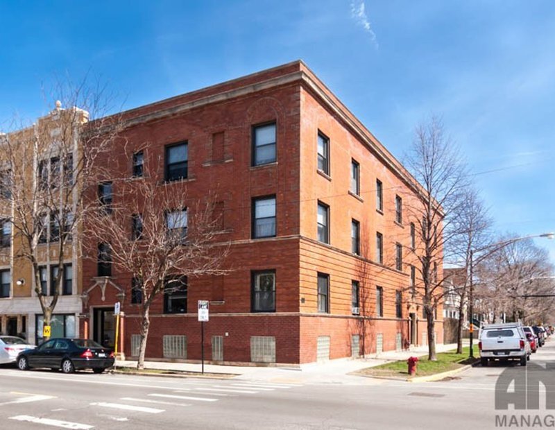 Foto principal - 1950 W Belle Plaine Ave
