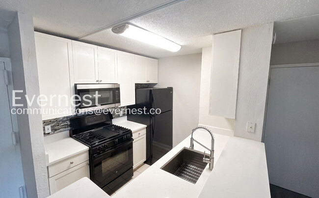 Building Photo - 75 S Reynolds St