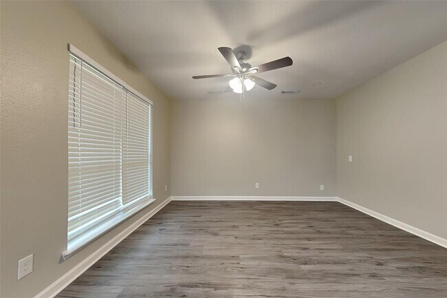 Foto del edificio - 5061 Stewart Dr