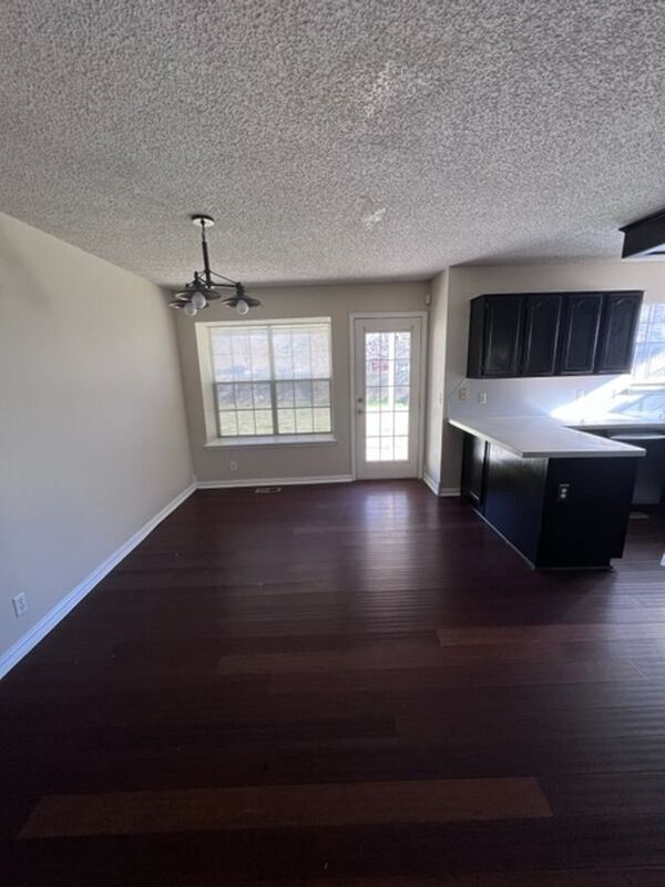 Building Photo - 2713 S Narcissus Ct