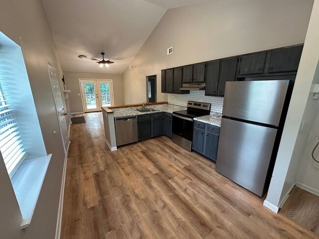 Building Photo - 4630 Woodside Dr