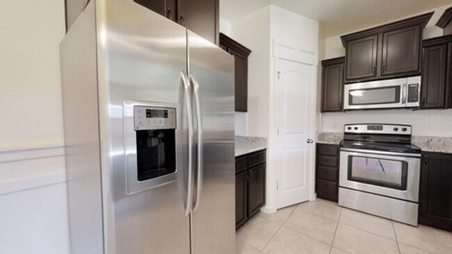 Building Photo - 2 Car Garage!! Ground Level 3 bed 2 bath C...