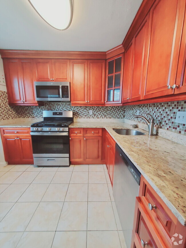 Building Photo - 91 Strawberry Hill Ave